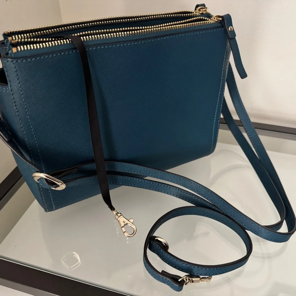 Lo & Sons Purse / The Pearl / Pacific Blue / Saffiano Leather / Gold Hardware - Picture 12 of 16